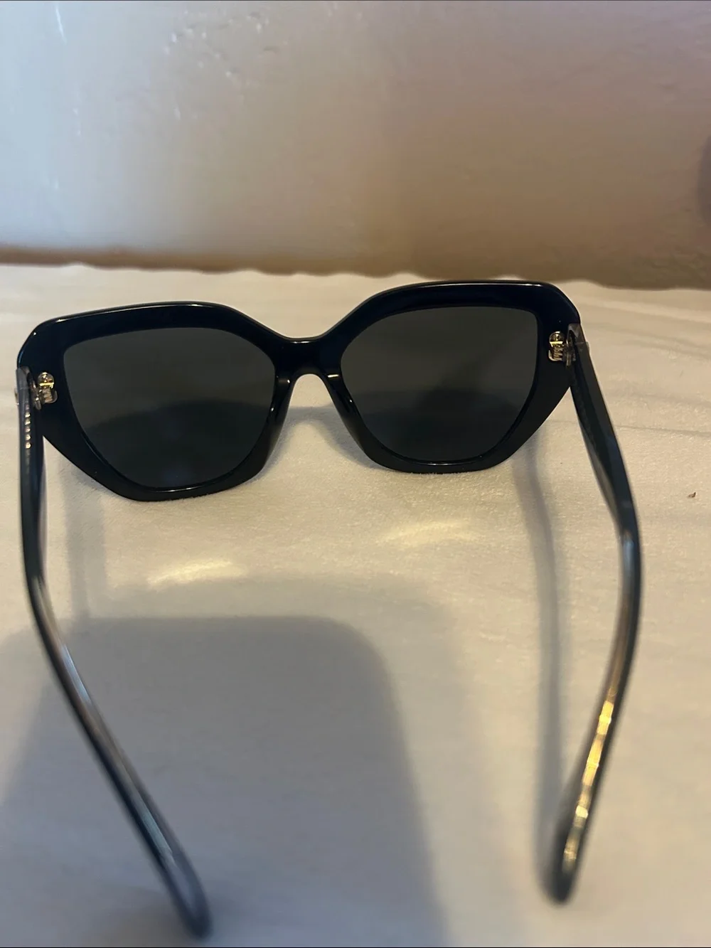 Tory Burch Black Cat-Eye Sunglasses with Orange Logo Case